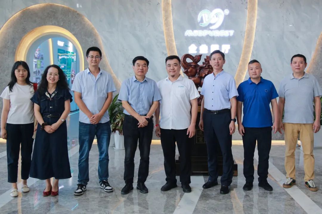 Wang Liang, secretario del Comité de Trabajo del Partido de la calle Nanqi, distrito de Shushan, ciudad de Hefei, y su delegación visitaron nuestra empresa para realizar una investigación sobre el trabajo de construcción del Partido.